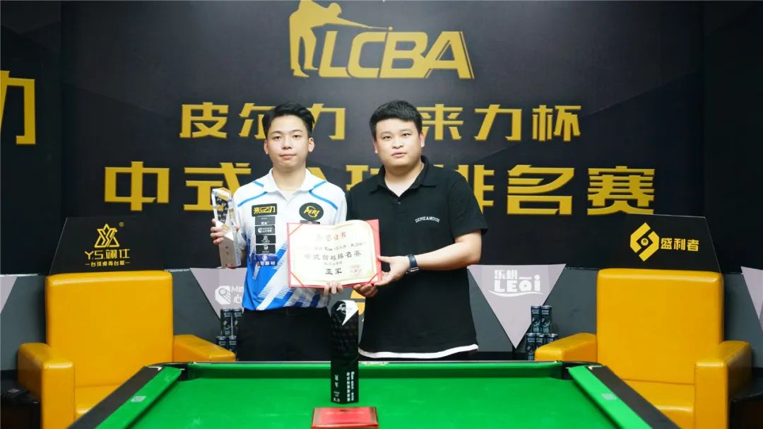 更衣室气氛 更衣室气氛