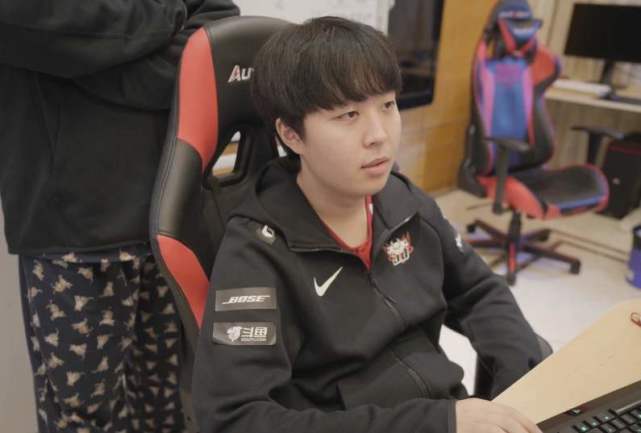 场上实现自 场上实现自