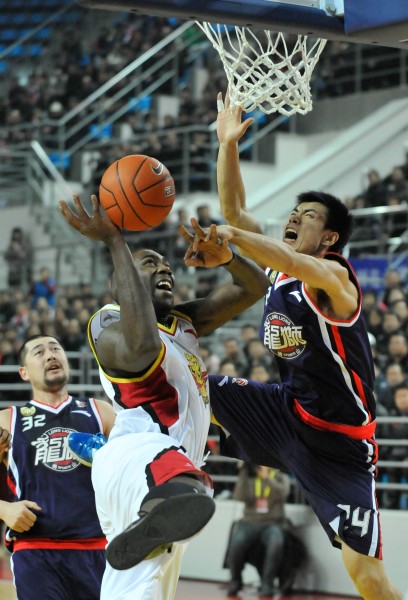 他不仅承担 他不仅承担